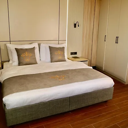 Taksim Yez * Istanbul